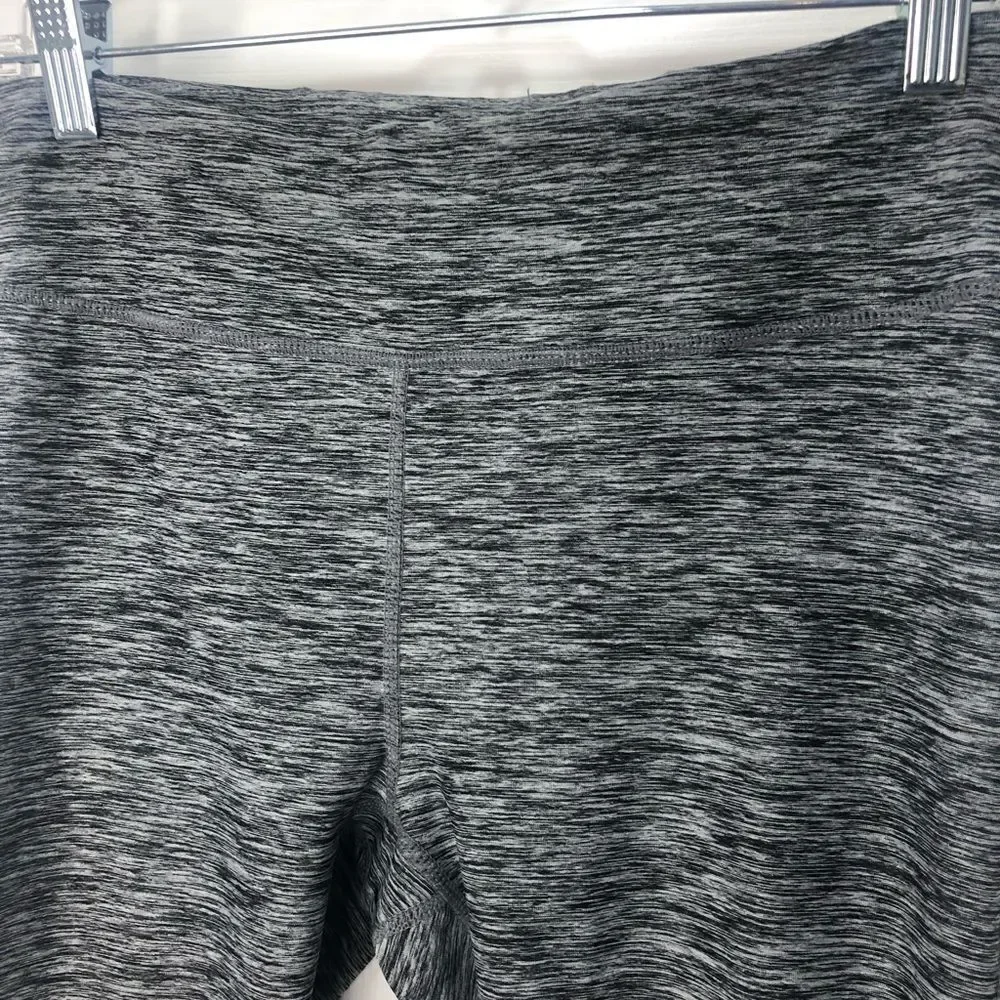 Gaiam gray capri length yoga pants leggings, size medium - Picture 3 of 10